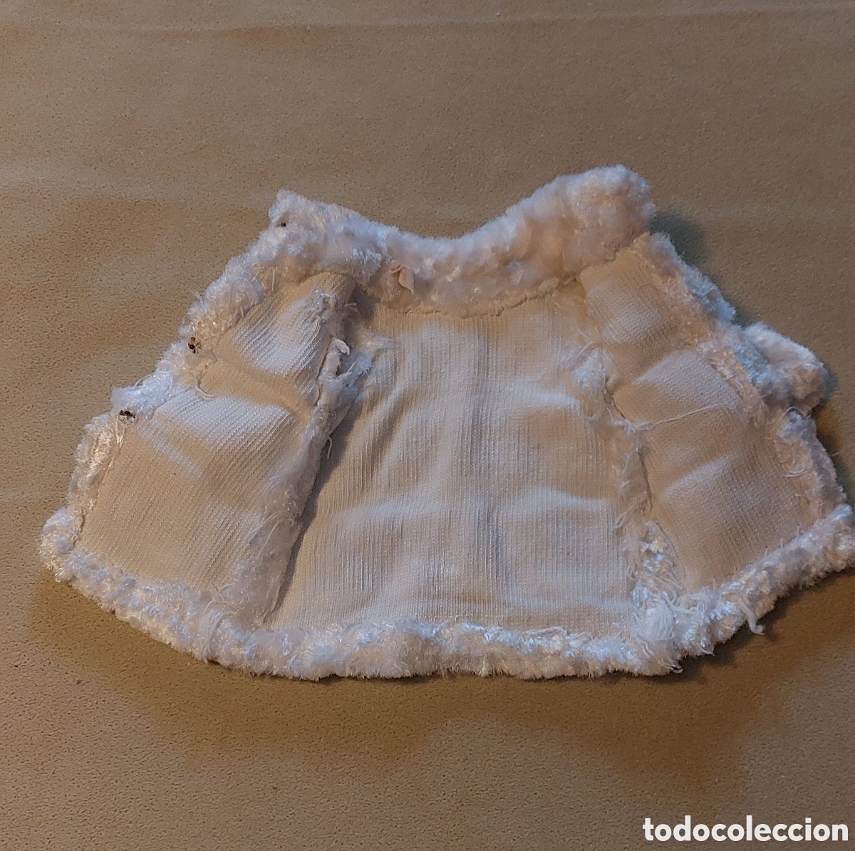 Mu&ntilde;ecas Nancy y Lucas: Abrigo de piel blanco para nancy - Foto 3