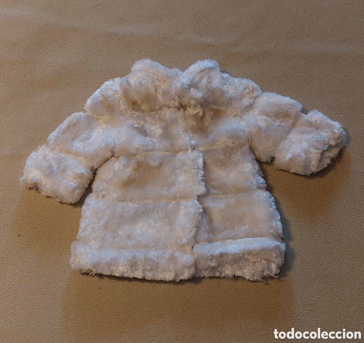 Mu&ntilde;ecas Nancy y Lucas: Abrigo de piel blanco para nancy - Foto 1