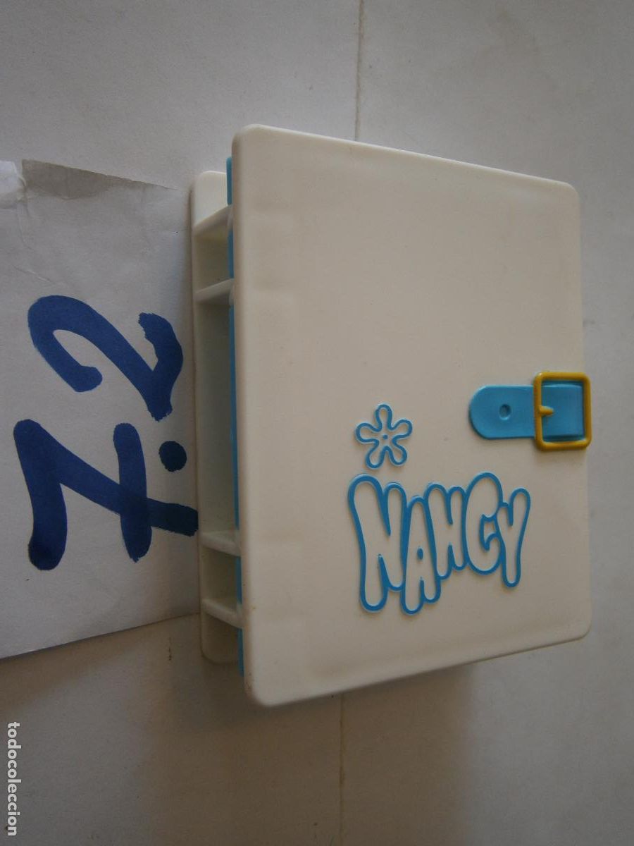 Mu&ntilde;ecas Nancy y Lucas: LIBRO ESTUCHE NANCY CON ESPEJO Y VARIOS - Foto 1