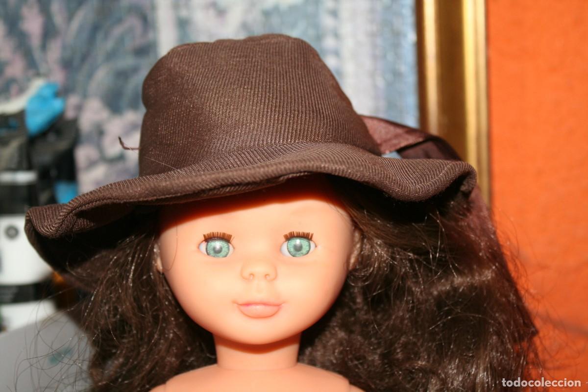 Mu&ntilde;ecas Nancy y Lucas: GORRO MU&Ntilde;ECA NANCY marron - Foto 1