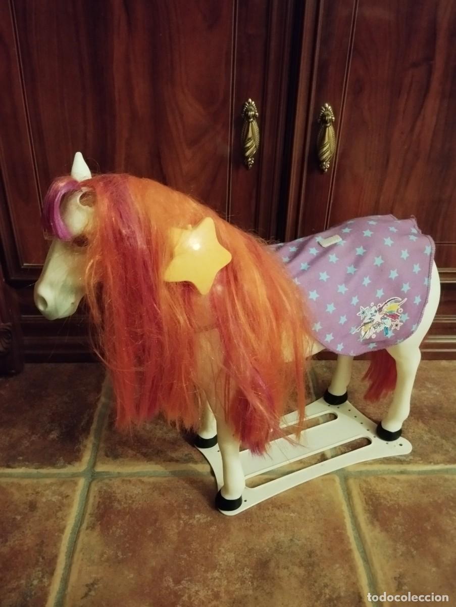Mu&ntilde;ecas Nancy y Lucas: Caballo con peana de Nancy - Foto 1