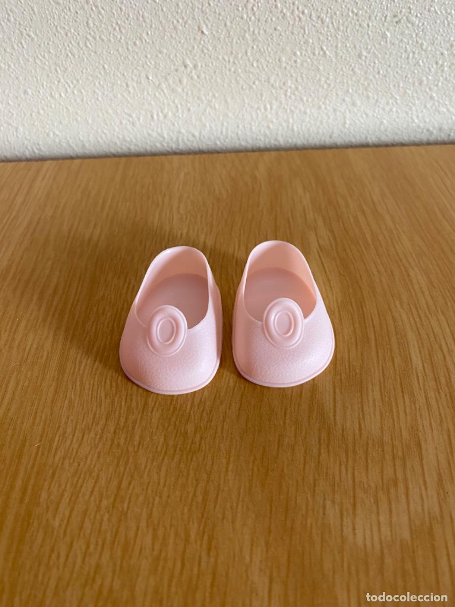 Mu&ntilde;ecas Nancy y Lucas: Nancy Zapatos de bot&oacute;n rosa - Foto 1