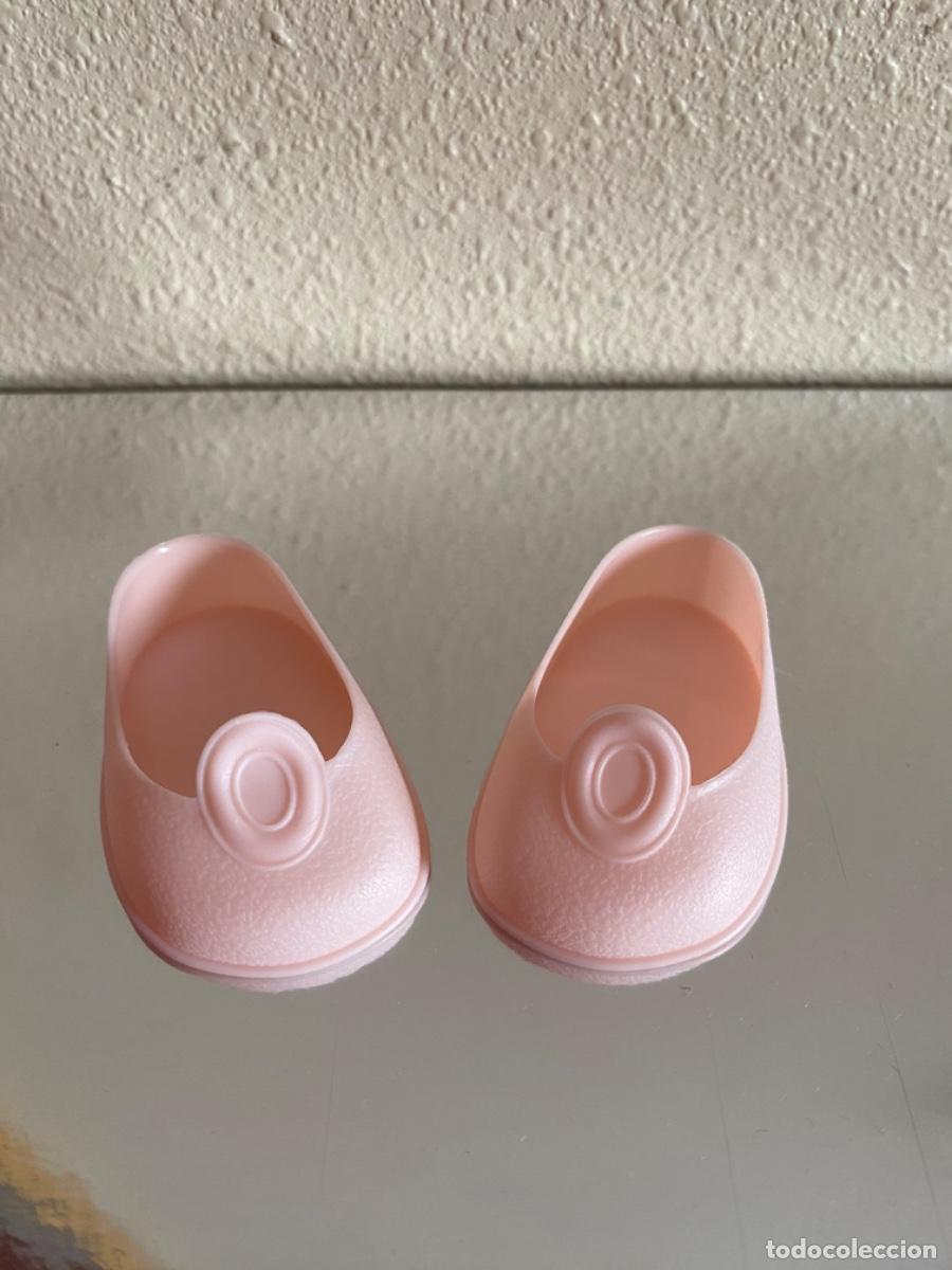 Mu&ntilde;ecas Nancy y Lucas: Nancy Zapatos de bot&oacute;n rosa - Foto 2