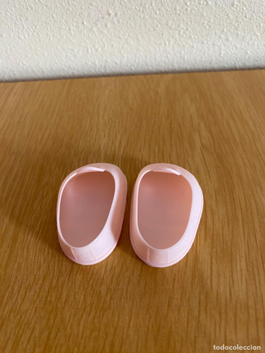 Mu&ntilde;ecas Nancy y Lucas: Nancy Zapatos de bot&oacute;n rosa - Foto 3