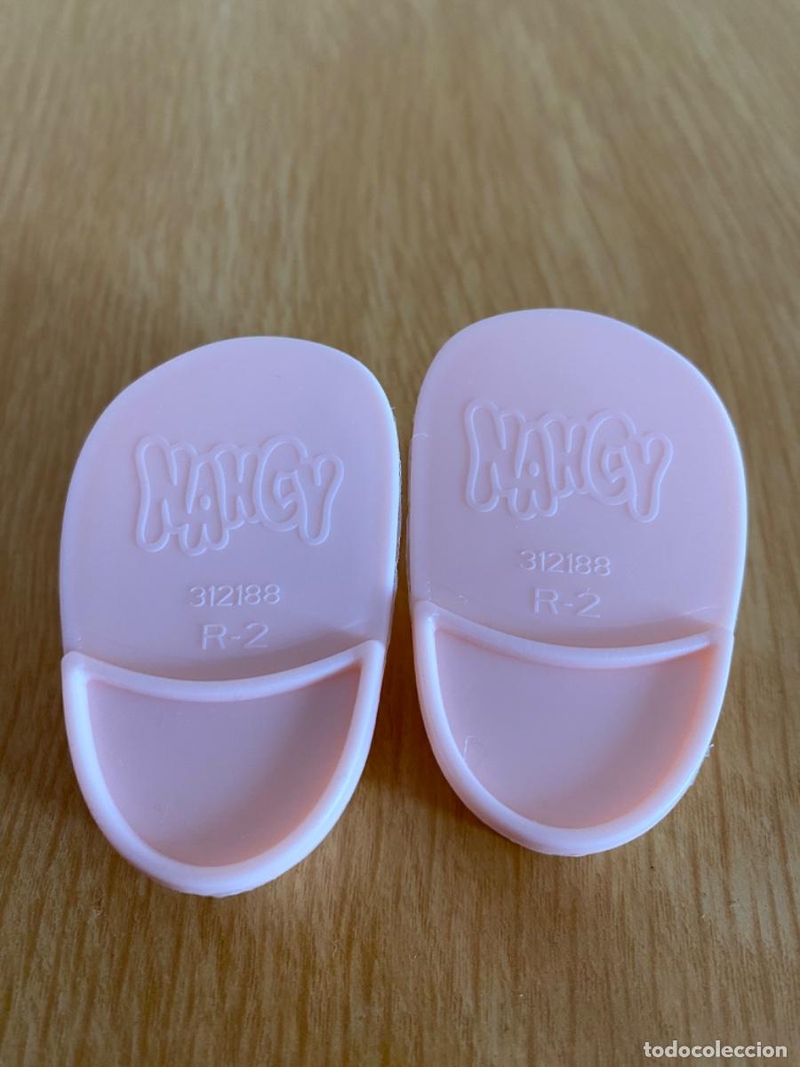 Mu&ntilde;ecas Nancy y Lucas: Nancy Zapatos de bot&oacute;n rosa - Foto 4