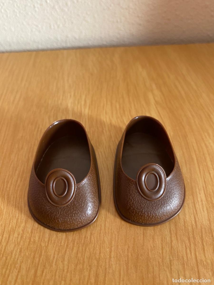 Mu&ntilde;ecas Nancy y Lucas: Nancy Zapatos de bot&oacute;n marrones - Foto 1