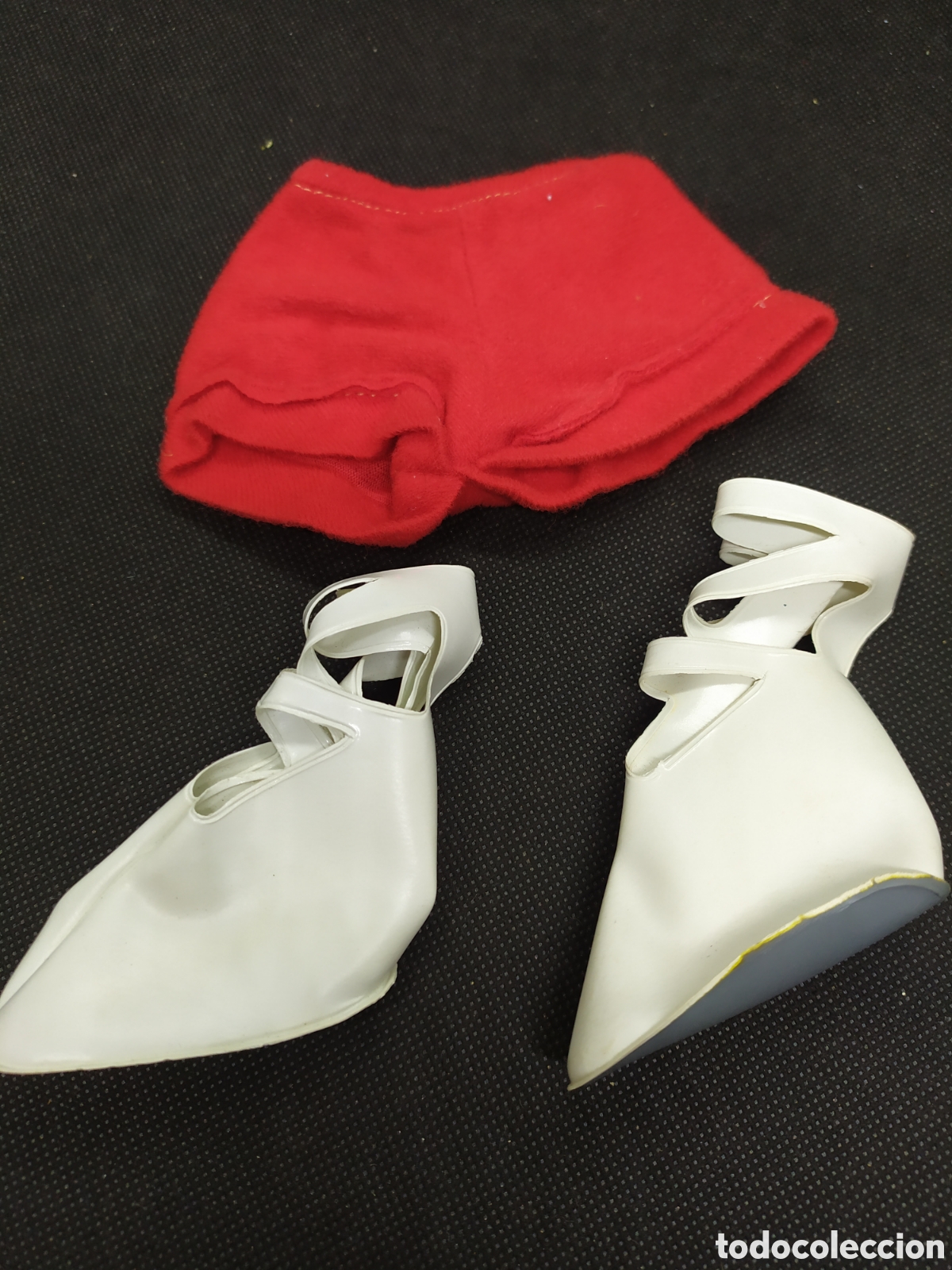 Mu&ntilde;ecas Nancy y Lucas: Nancy. Mini shorts rojo. Pantalon y botas - Foto 1