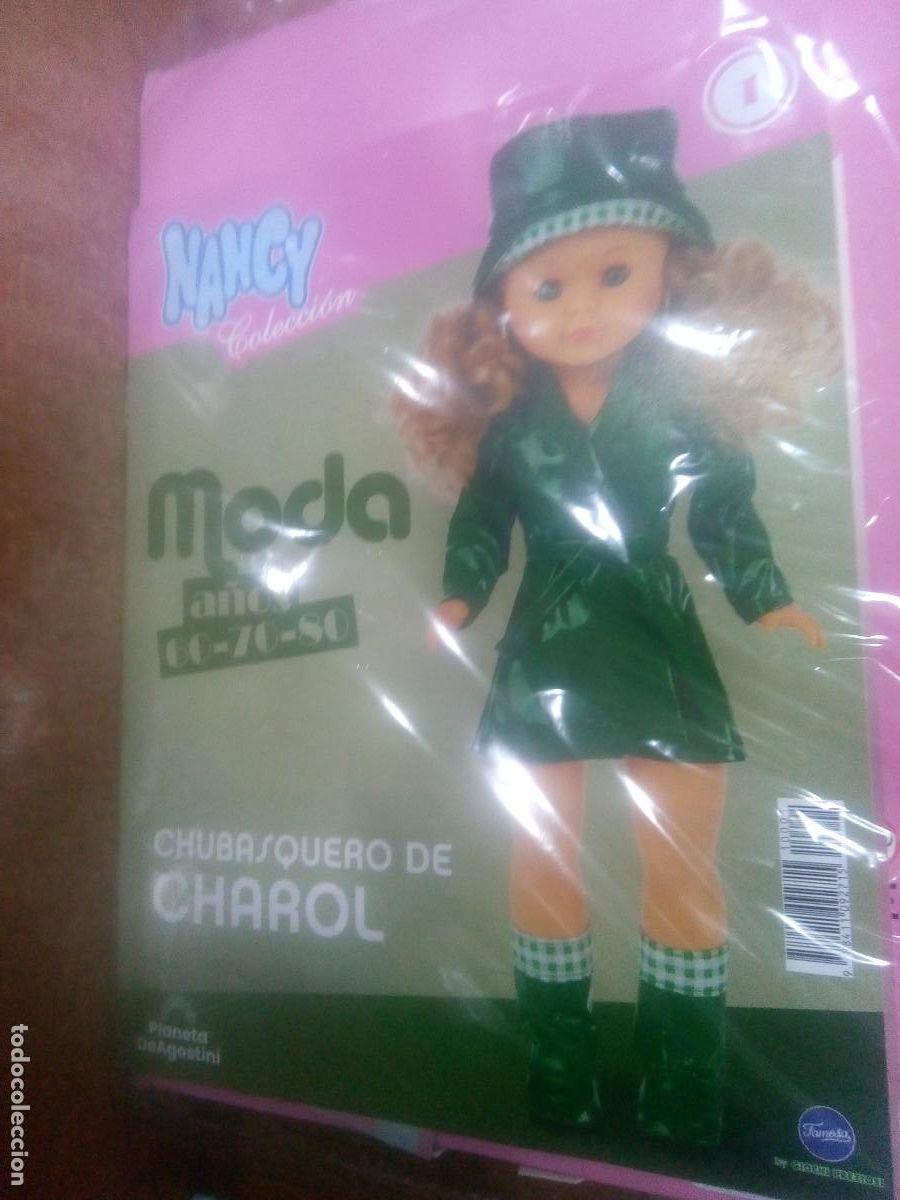Mu&ntilde;ecas Nancy y Lucas: NANCY IMPERMEABLE VERDE PRECINTADO - Foto 1