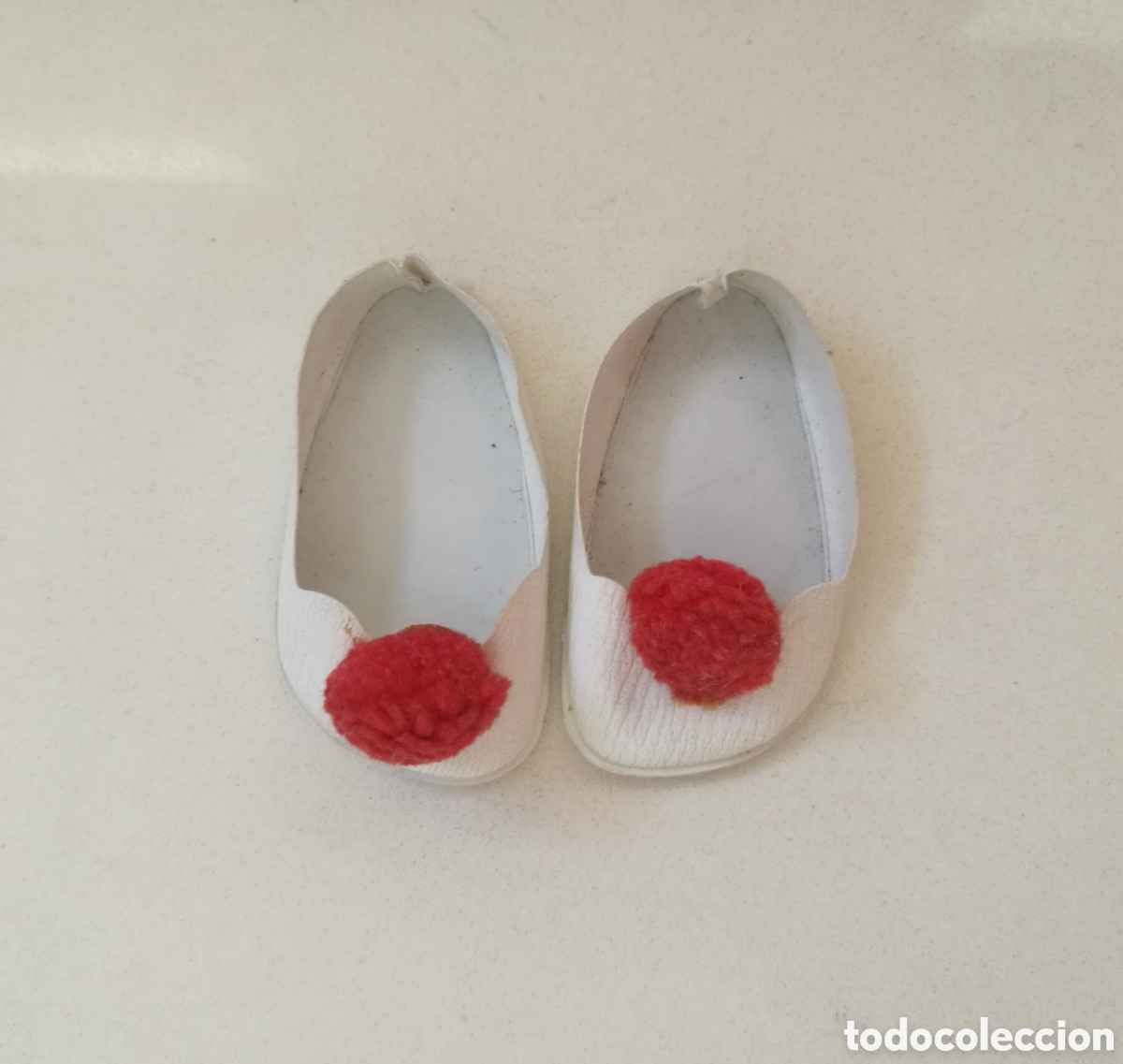 Mu&ntilde;ecas Nancy y Lucas: Zapatos v&aacute;lidos para Nancy blancos con pompon rojo - Foto 4