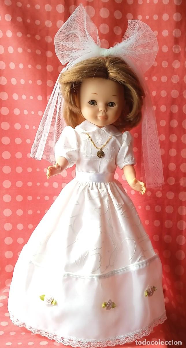 Mu&ntilde;ecas Nancy y Lucas: VESTIDO COMUNION NANCY CON VELO ORIGINAL - Foto 1