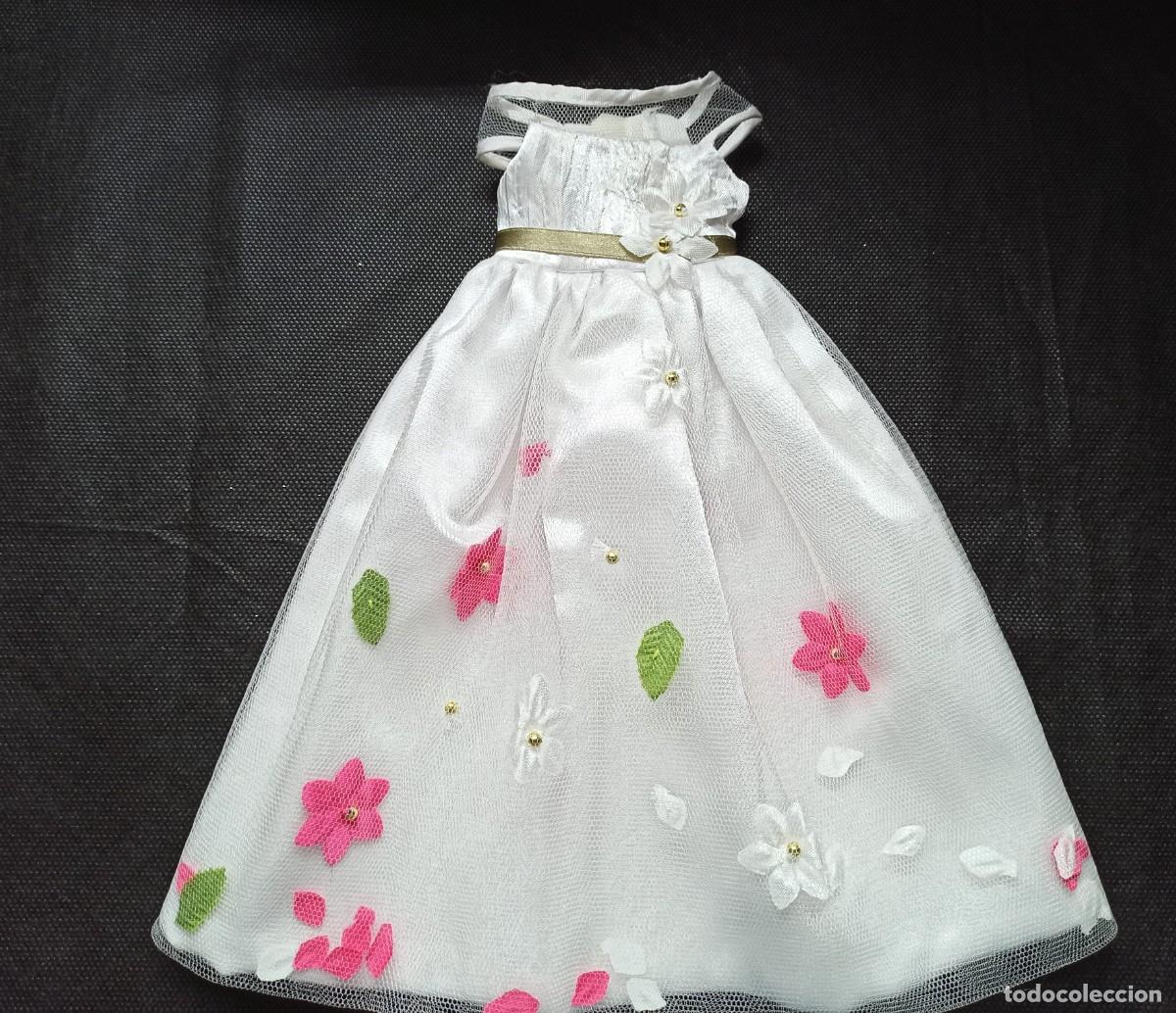 Mu&ntilde;ecas Nancy y Lucas: NC01-Nancy Vestido Comunion flores 2010 - Foto 1