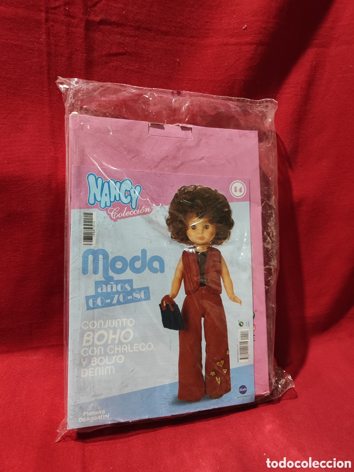 Mu&ntilde;ecas Nancy y Lucas: Conjunto Boho con chaleco y Bolso denim - Foto 2