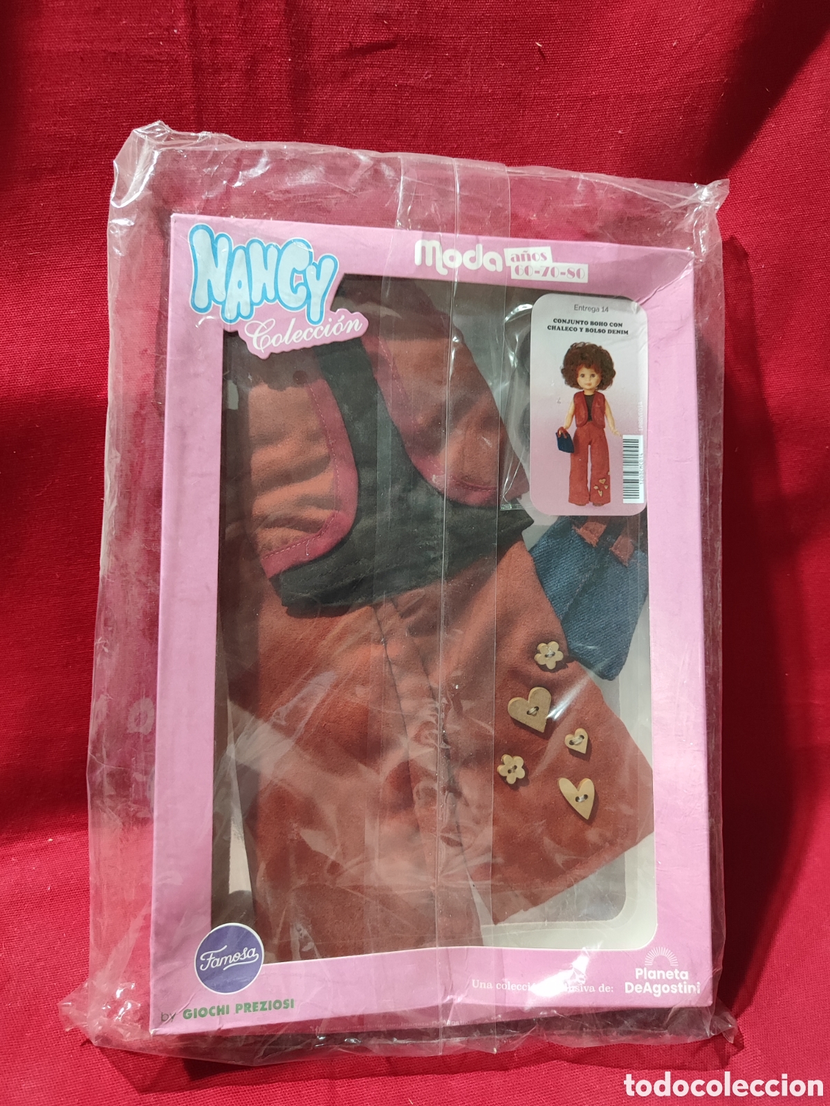 Mu&ntilde;ecas Nancy y Lucas: Conjunto Boho con chaleco y Bolso denim - Foto 1