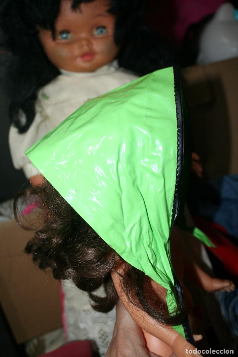Mu&ntilde;ecas Nancy y Lucas: pa&ntilde;oleta lluvia verde impermeable original mu&ntilde;eca nancy - Foto 3