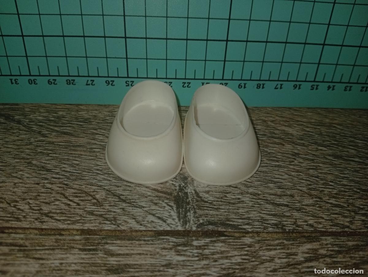 Mu&ntilde;ecas Nancy y Lucas: Zapatos blancos de mu&ntilde;eca Nancy - Foto 1