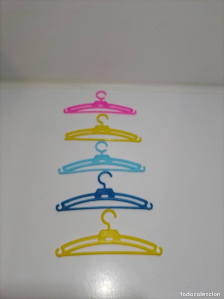 Mu&ntilde;ecas Nancy y Lucas: lote de 5 perchas de famosa de nancy - Foto 1