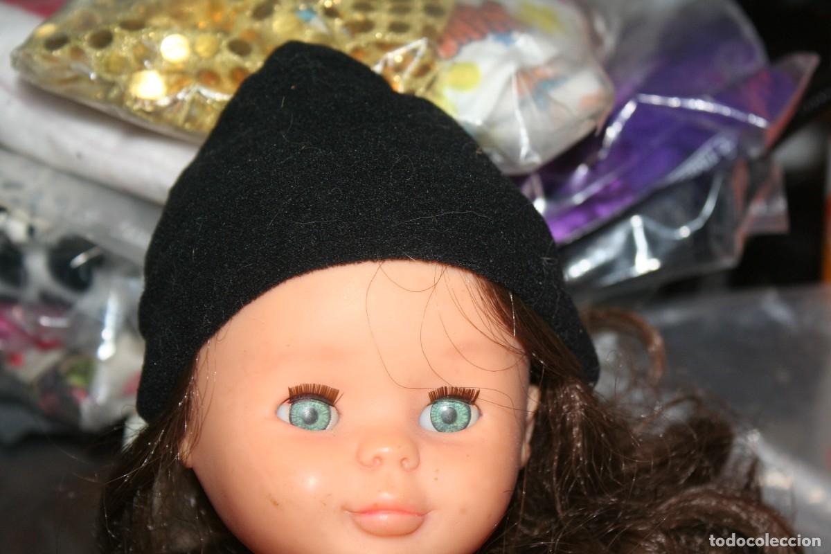 Mu&ntilde;ecas Nancy y Lucas: gorro negro para nancy mu&ntilde;eca tipo ucrania - Foto 1