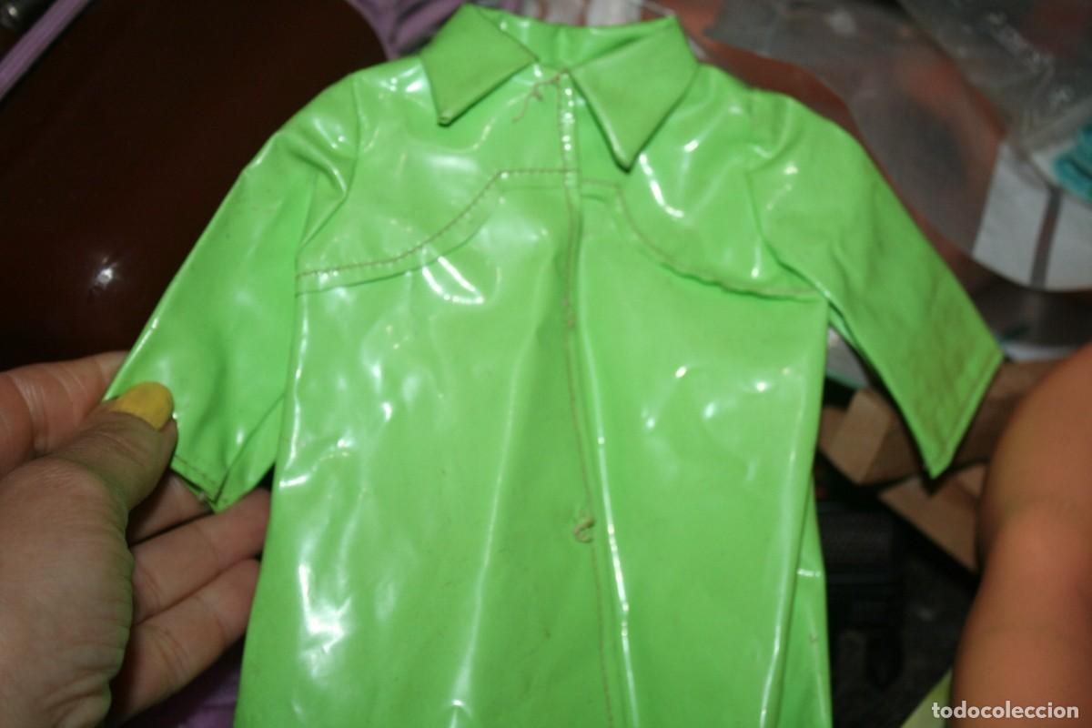 Mu&ntilde;ecas Nancy y Lucas: chubasquero verde mu&ntilde;eca nancy - Foto 1