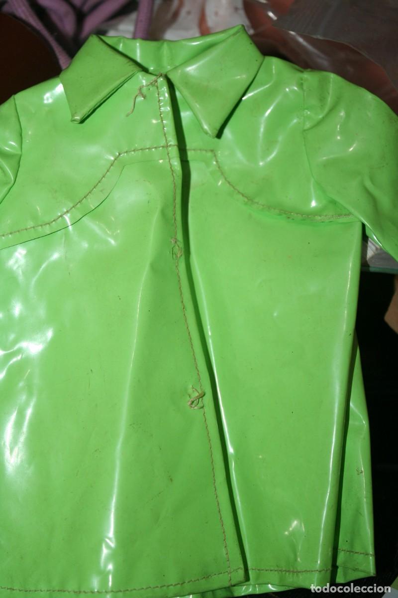 Mu&ntilde;ecas Nancy y Lucas: chubasquero verde mu&ntilde;eca nancy - Foto 2
