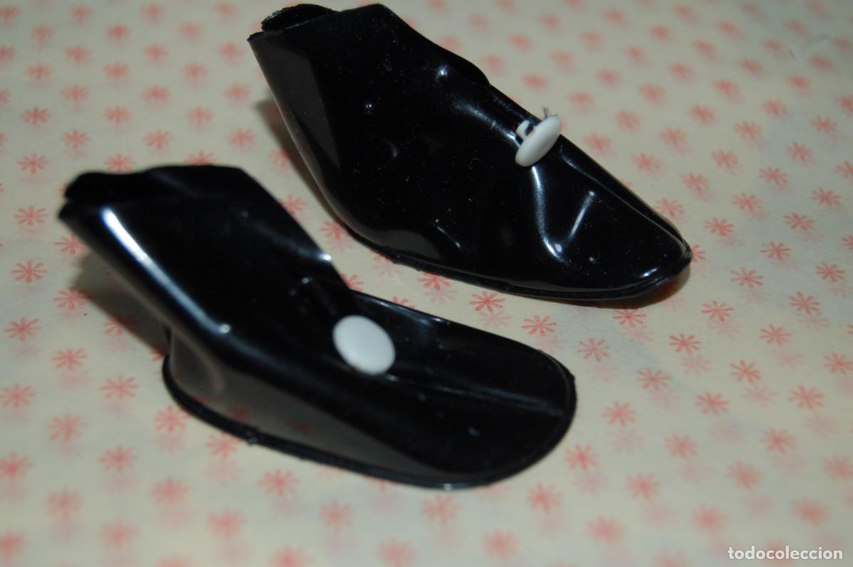 Mu&ntilde;ecas Nancy y Lucas: dif&iacute;ciles botines de charol con bot&oacute;n de nancy - Foto 4