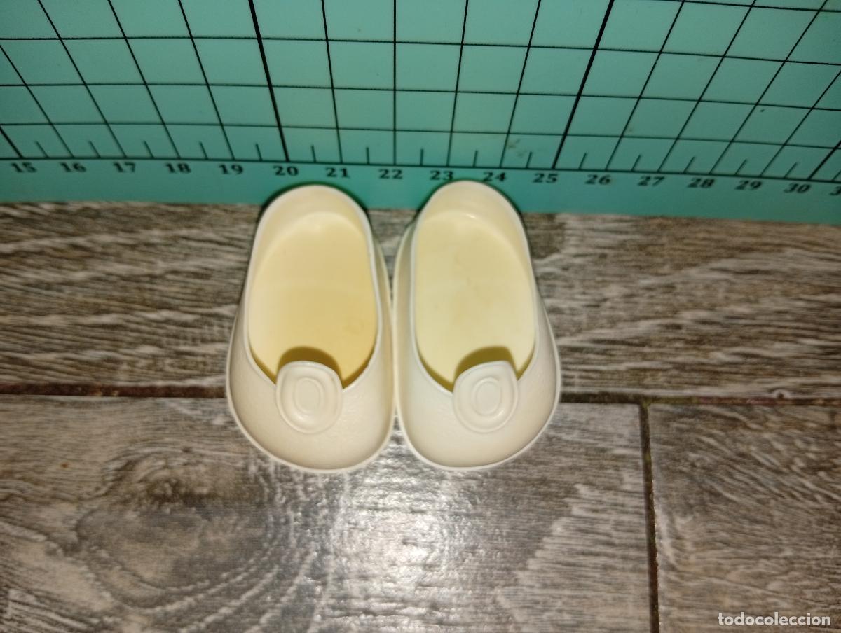 Mu&ntilde;ecas Nancy y Lucas: Zapatos blancos de bot&oacute;n de mu&ntilde;eca Nancy - Foto 2