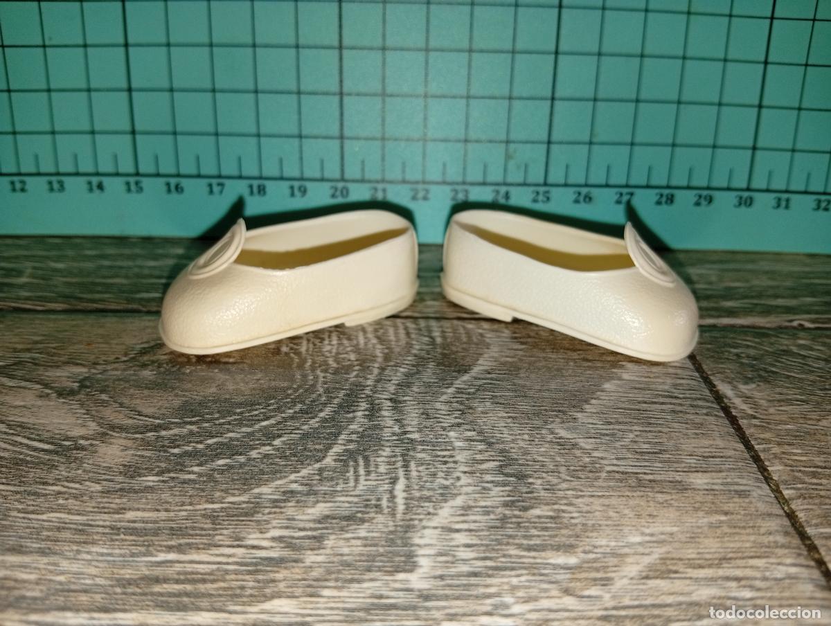 Mu&ntilde;ecas Nancy y Lucas: Zapatos blancos de bot&oacute;n de mu&ntilde;eca Nancy - Foto 3
