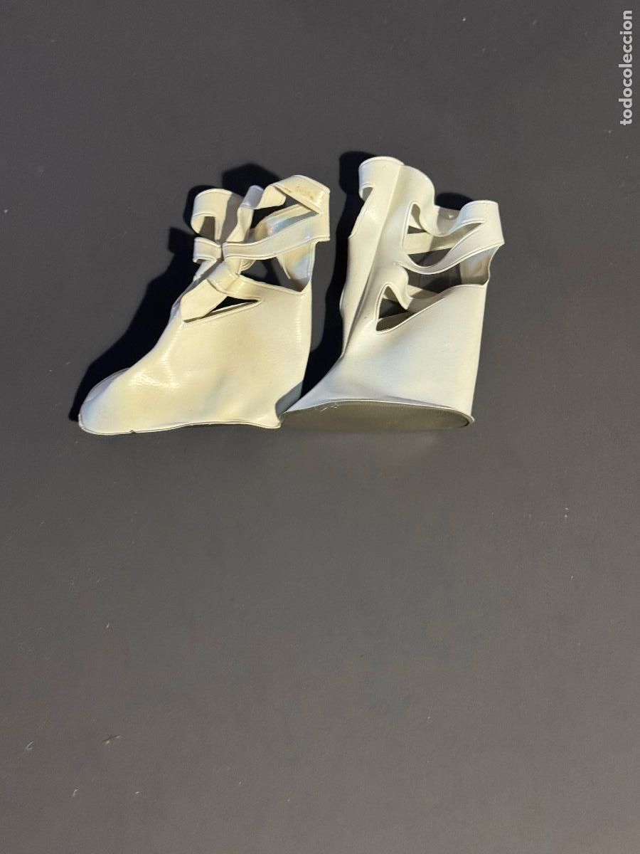 Mu&ntilde;ecas Nancy y Lucas: BOTAS BLANCAS ORIGINAL DE NANCY FAMOSA, CONJUNTO FALDA Y MINI SHORTS A&Ntilde;OS 70