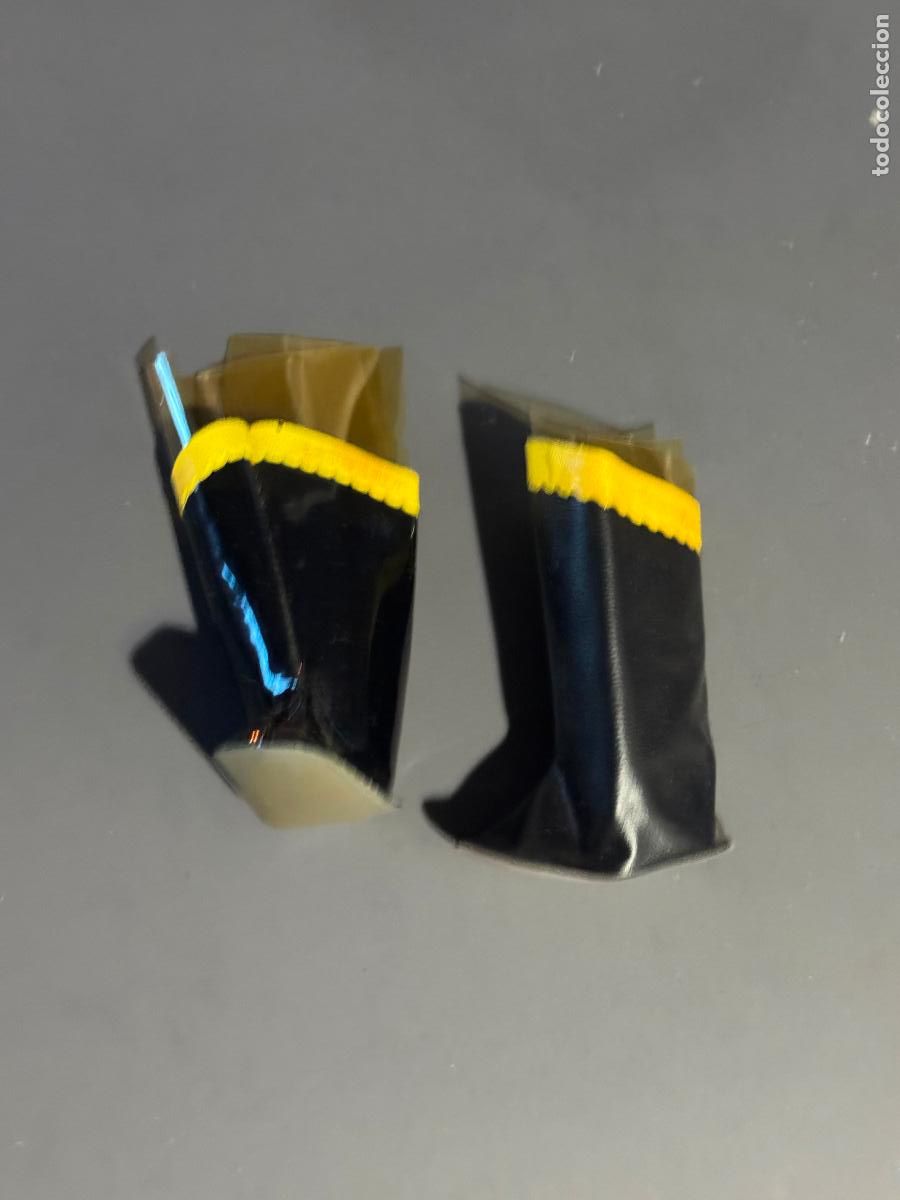 Mu&ntilde;ecas Nancy y Lucas: BOTAS BLANCAS ORIGINAL DE NANCY FAMOSA, CONJUNTO FALDA Y MINI SHORTS A&Ntilde;OS 70