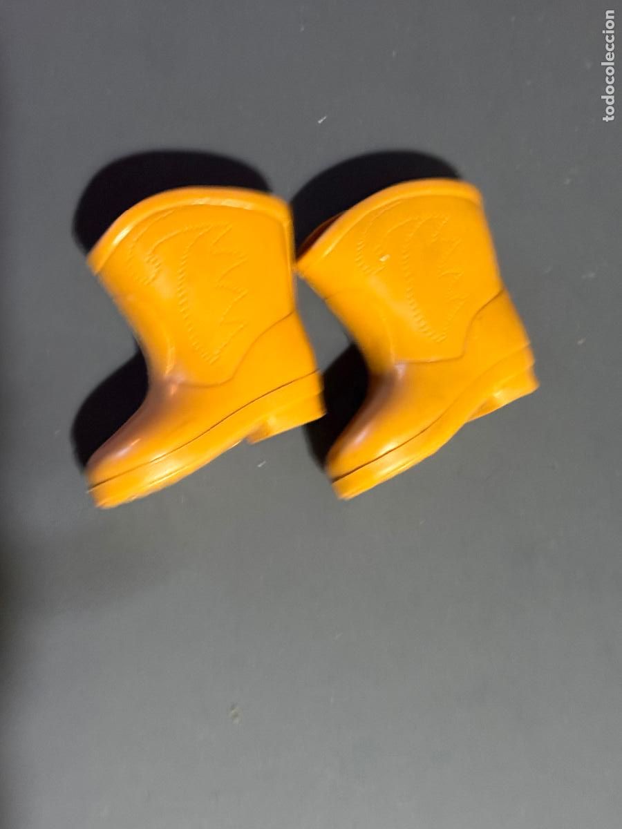 Mu&ntilde;ecas Nancy y Lucas: BOTAS DE NANCY CAMPERAS muy buen estado