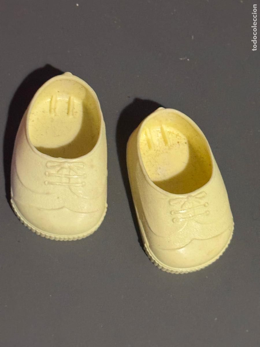 Mu&ntilde;ecas Nancy y Lucas: ZAPATILLAS DE DEPORTE DE NANCY DE FAMOSA NUEVOS