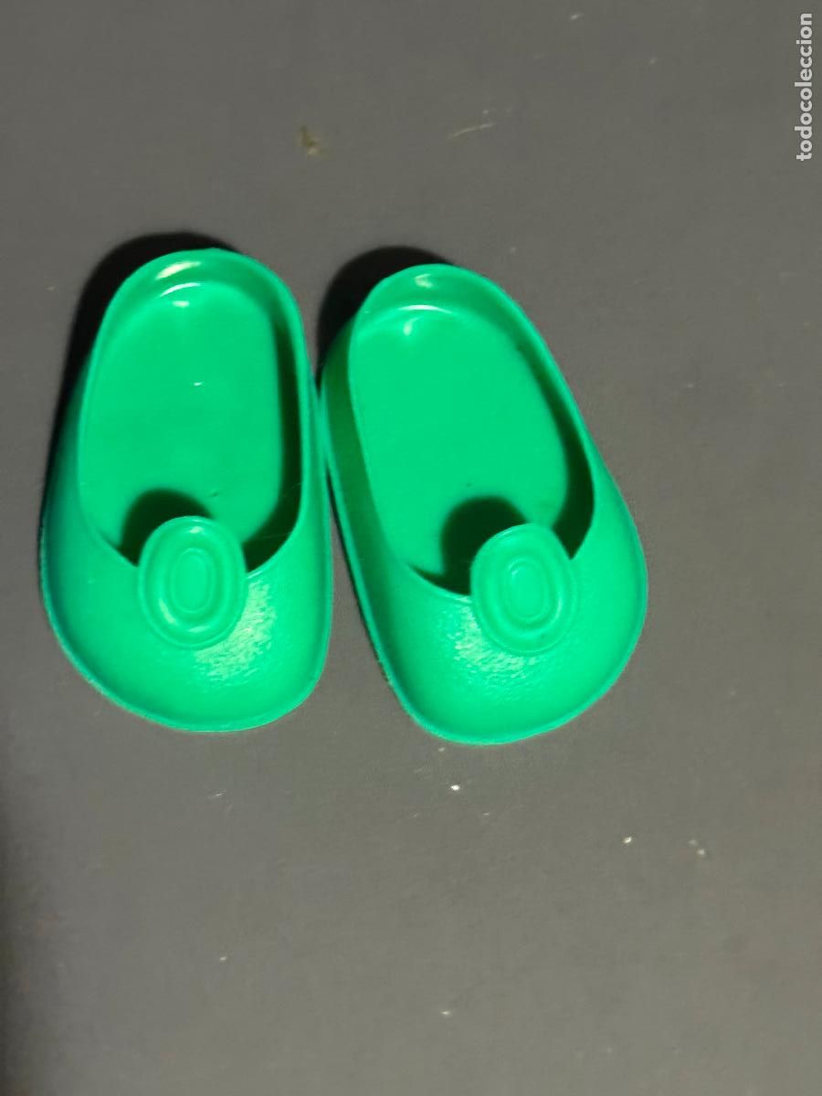 Mu&ntilde;ecas Nancy y Lucas: ZAPATOS VERDES DE BOTON DE NANCY DE FAMOSA NUEVOS