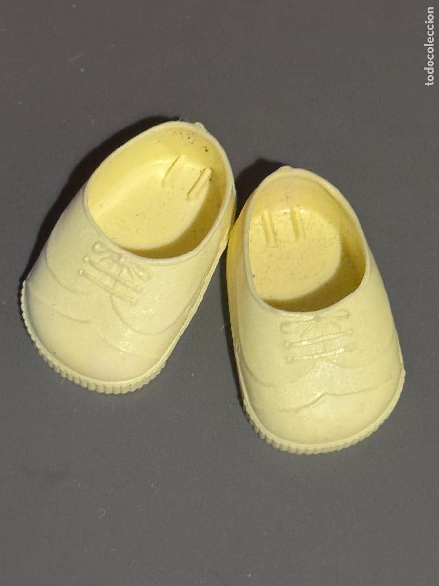 Mu&ntilde;ecas Nancy y Lucas: ZAPATILLAS DE DEPORTE DE NANCY DE FAMOSA NUEVOS
