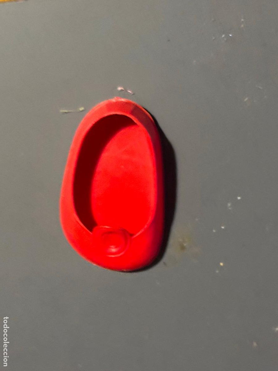 Mu&ntilde;ecas Nancy y Lucas: ZAPATO DE BOTON ROJO DE FAMOSA NUEVO