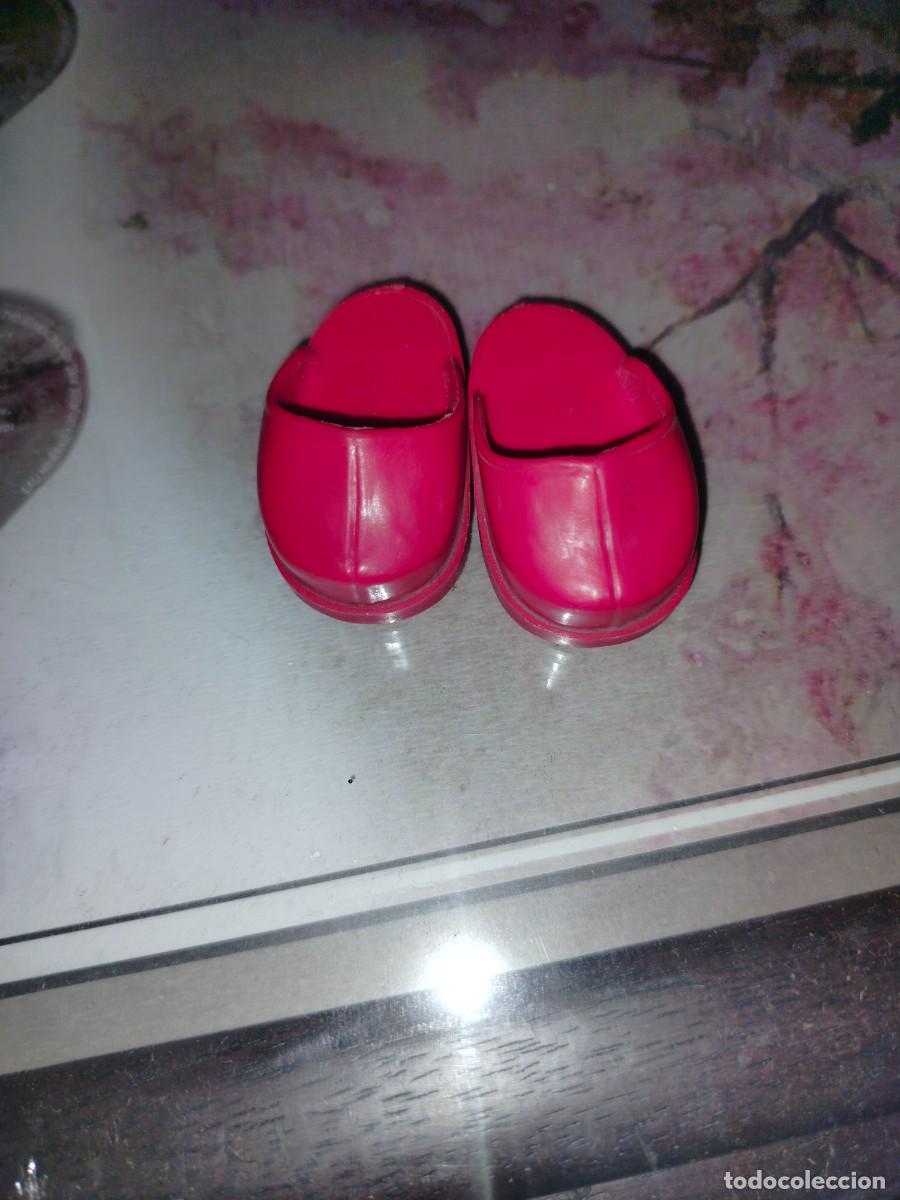 Mu&ntilde;ecas Nancy y Lucas: CONJUNTO PAR DE ZUECOS COLOR ROJO MU&Ntilde;ECA NANCY. FAMOSA N&ordm; 32