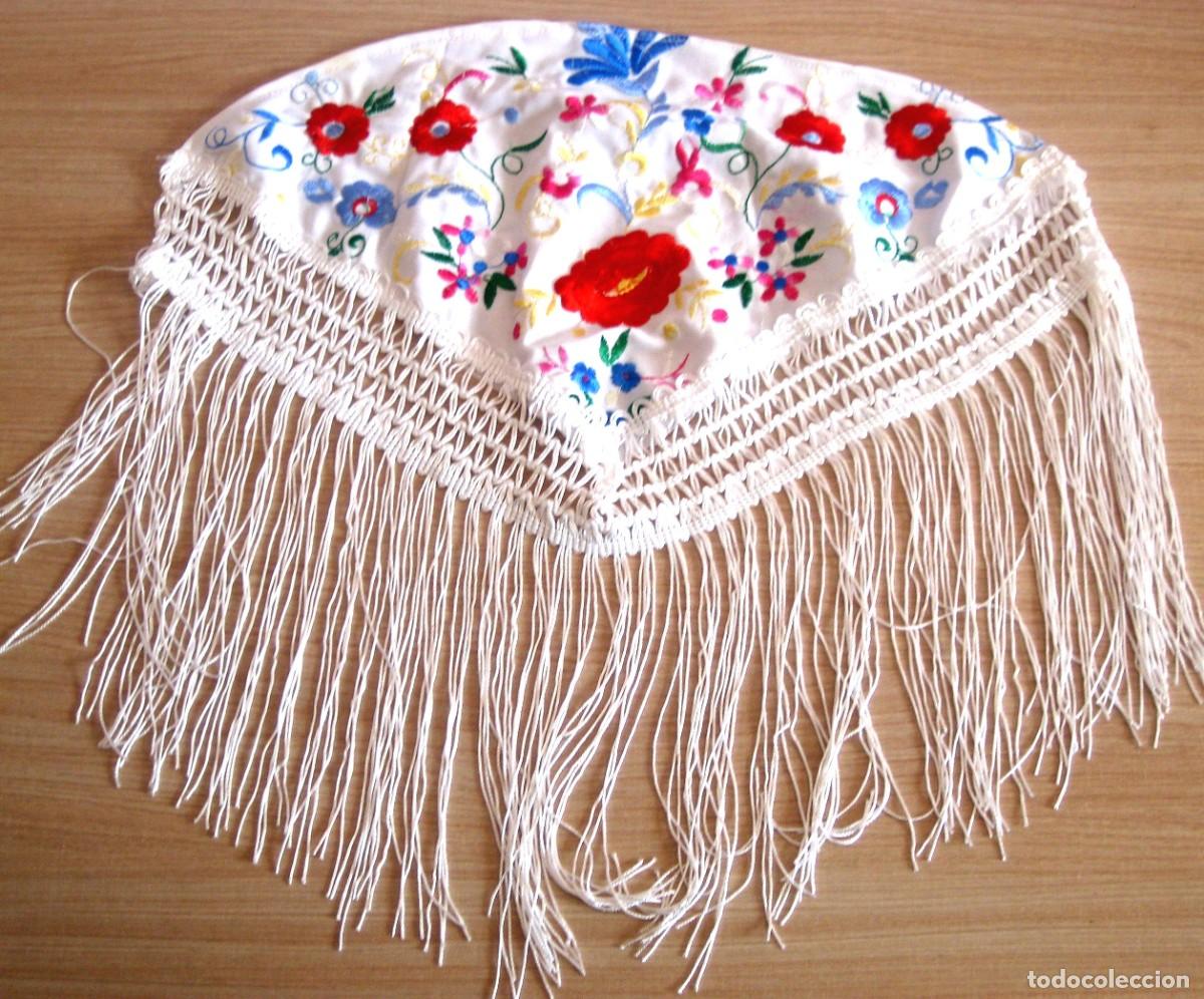 Mu&ntilde;ecas Nancy y Lucas: NANCY o SIMILAR MANT&Oacute;N MANILA BLANCO CON BORDADO - 2 COMPLETAMENTE NUEVO