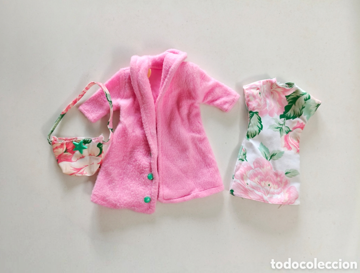 Mu&ntilde;ecas Nancy y Lucas: Nancy Boutique 86998 conjunto abrigo rosa vestido y bolso con estampado de flores a&ntilde;os 90 Famosa