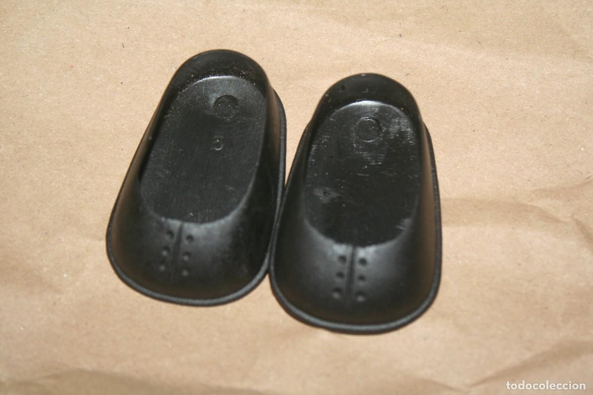 Mu&ntilde;ecas Nancy y Lucas: zapatos ZUECOS MU&Ntilde;ECA NANCY KIKA