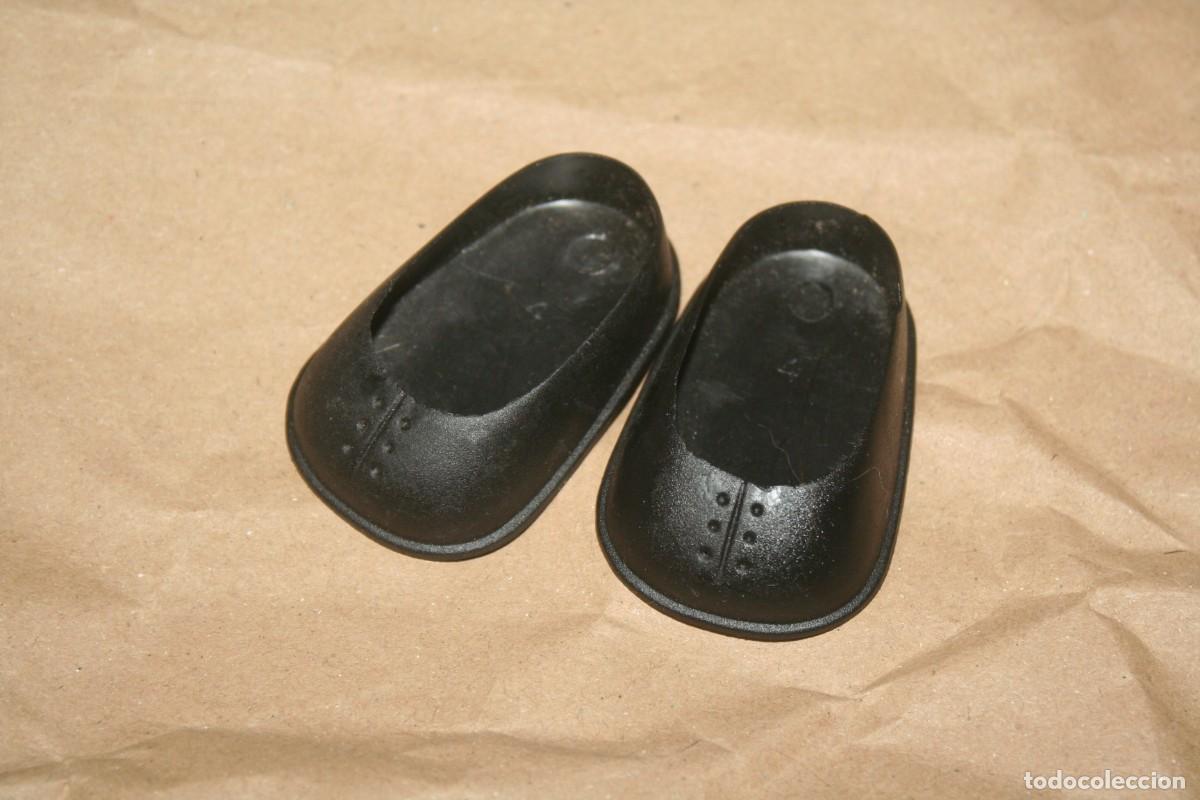 Mu&ntilde;ecas Nancy y Lucas: zapatos ZUECOS MU&Ntilde;ECA NANCY KIKA