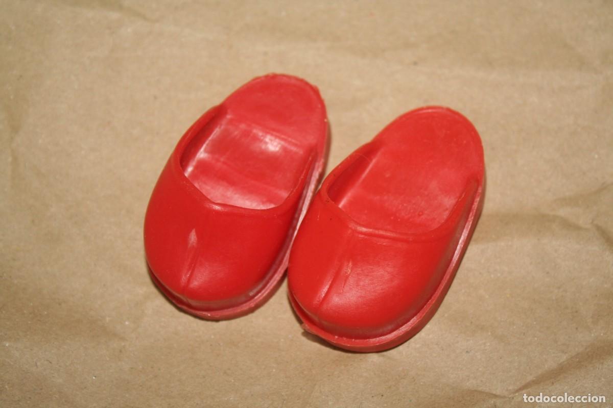 Mu&ntilde;ecas Nancy y Lucas: zapatos ZUECOS MU&Ntilde;ECA NANCY
