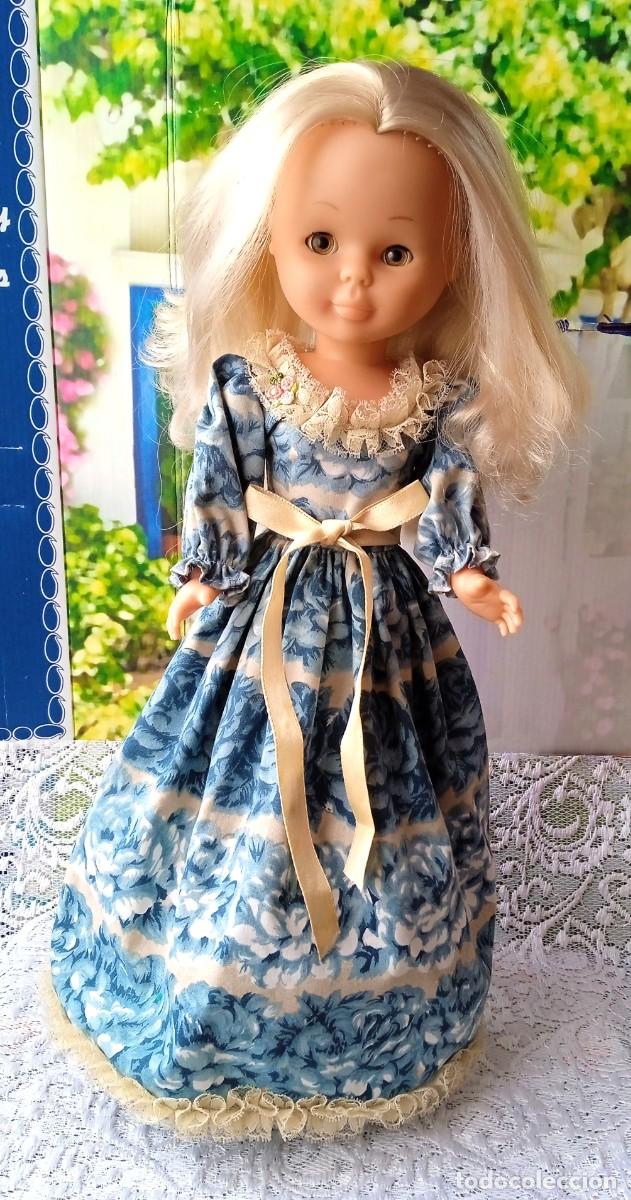 Mu&ntilde;ecas Nancy y Lucas: VESTIDO NOSTALGIA AZUL NANCY-A&Ntilde;OS 70