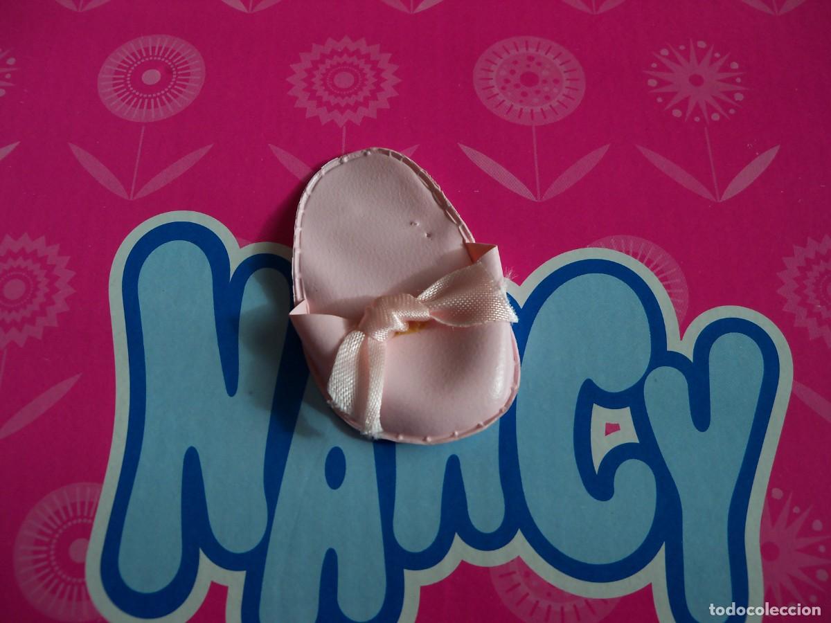 Mu&ntilde;ecas Nancy y Lucas: NANCY BUENAS NOCHES - INTIMATE. ZAPATILLA ROSA. DERECHO. ORIGINAL FAMOSA. A&Ntilde;OS 70
