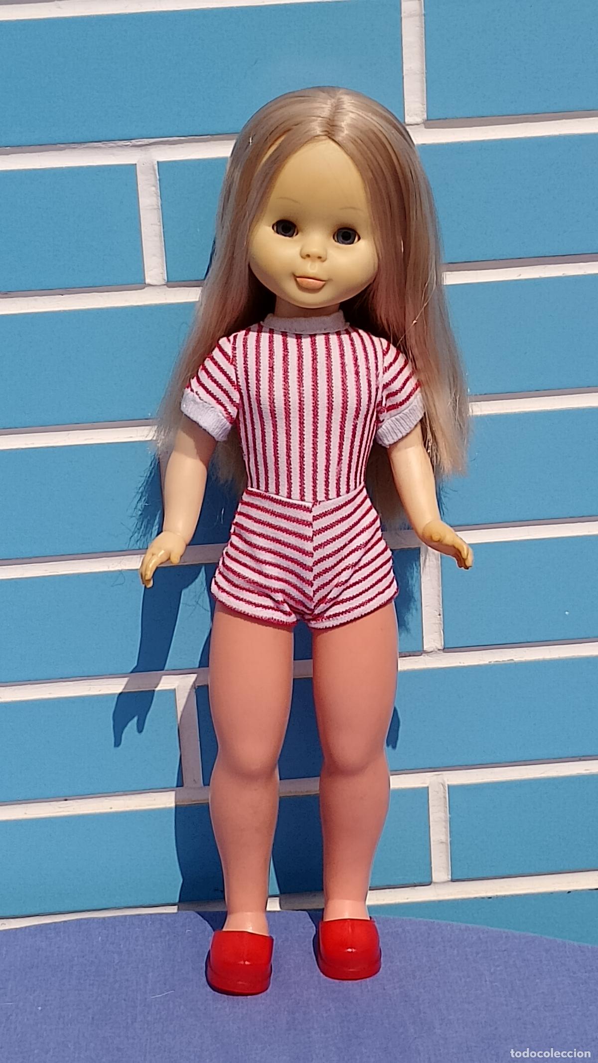 Mu&ntilde;ecas Nancy y Lucas: Antigua mu&ntilde;eca Nancy rubia ojos margarita azules de Famosa, con traje Mini Short