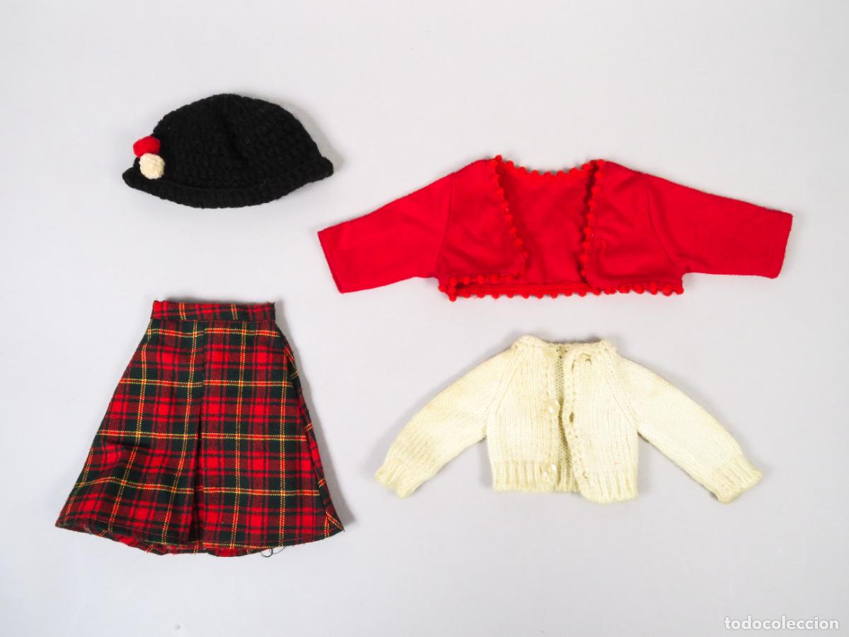 Mu&ntilde;ecas Nancy y Lucas: Nancy Famosa falda escocesa chaqueta rojo jersey punto y gorro negro a&ntilde;os 70 - 80