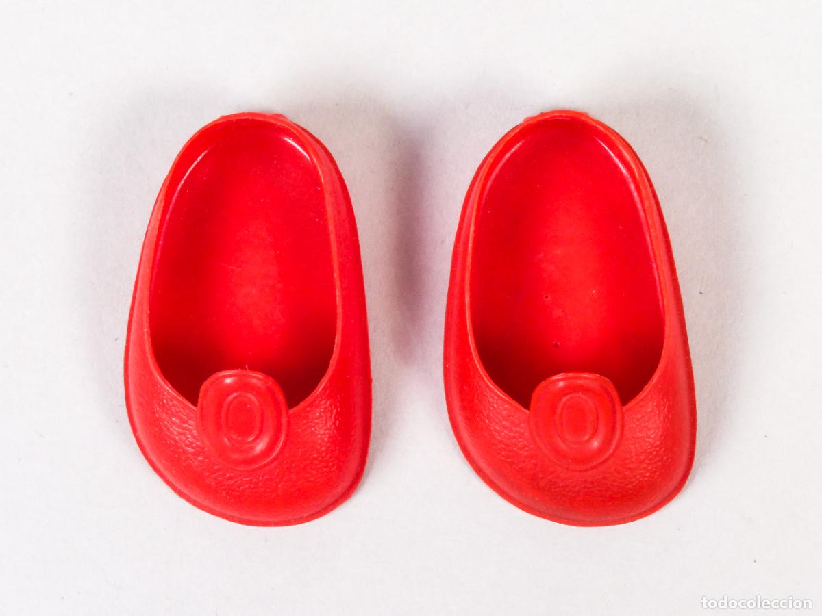 Mu&ntilde;ecas Nancy y Lucas: Nancy Famosa 2 zapatos rojos bot&oacute;n mismo pie a&ntilde;os 70
