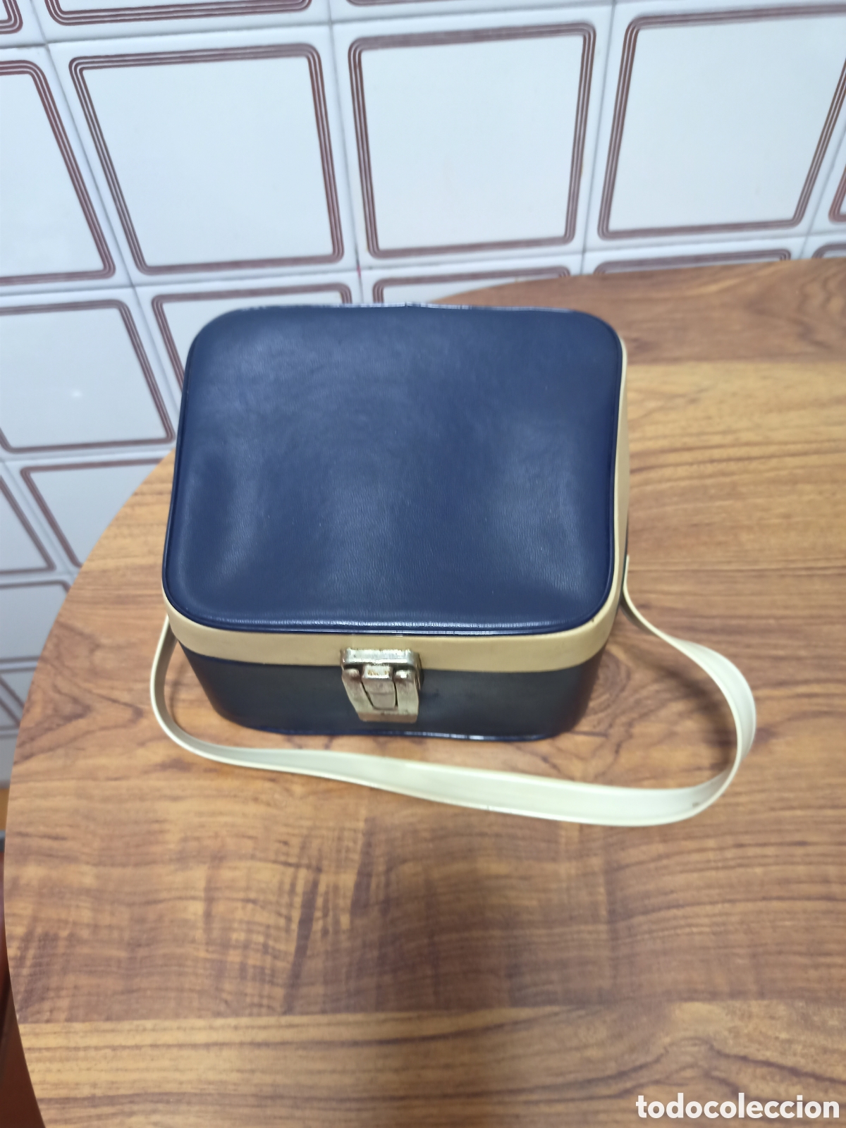 Mu&ntilde;ecas Nancy y Lucas: Antiguo malet&iacute;n grande mu&ntilde;eca Nancy.