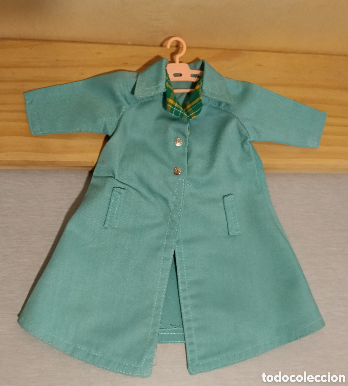 Mu&ntilde;ecas Nancy y Lucas: Gabardina original Nancy de Famosa, estilo rom&aacute;ntico, Ref. 1400, a&ntilde;os 70.
