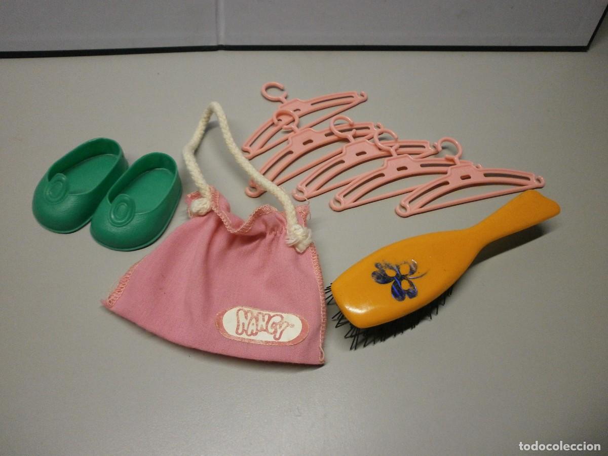 Mu&ntilde;ecas Nancy y Lucas: nancy original bolso zapatos cepillo y perchas