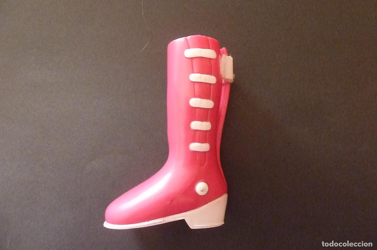 Mu&ntilde;ecas Nancy y Lucas: Bota fucsia Nancy New izqda.