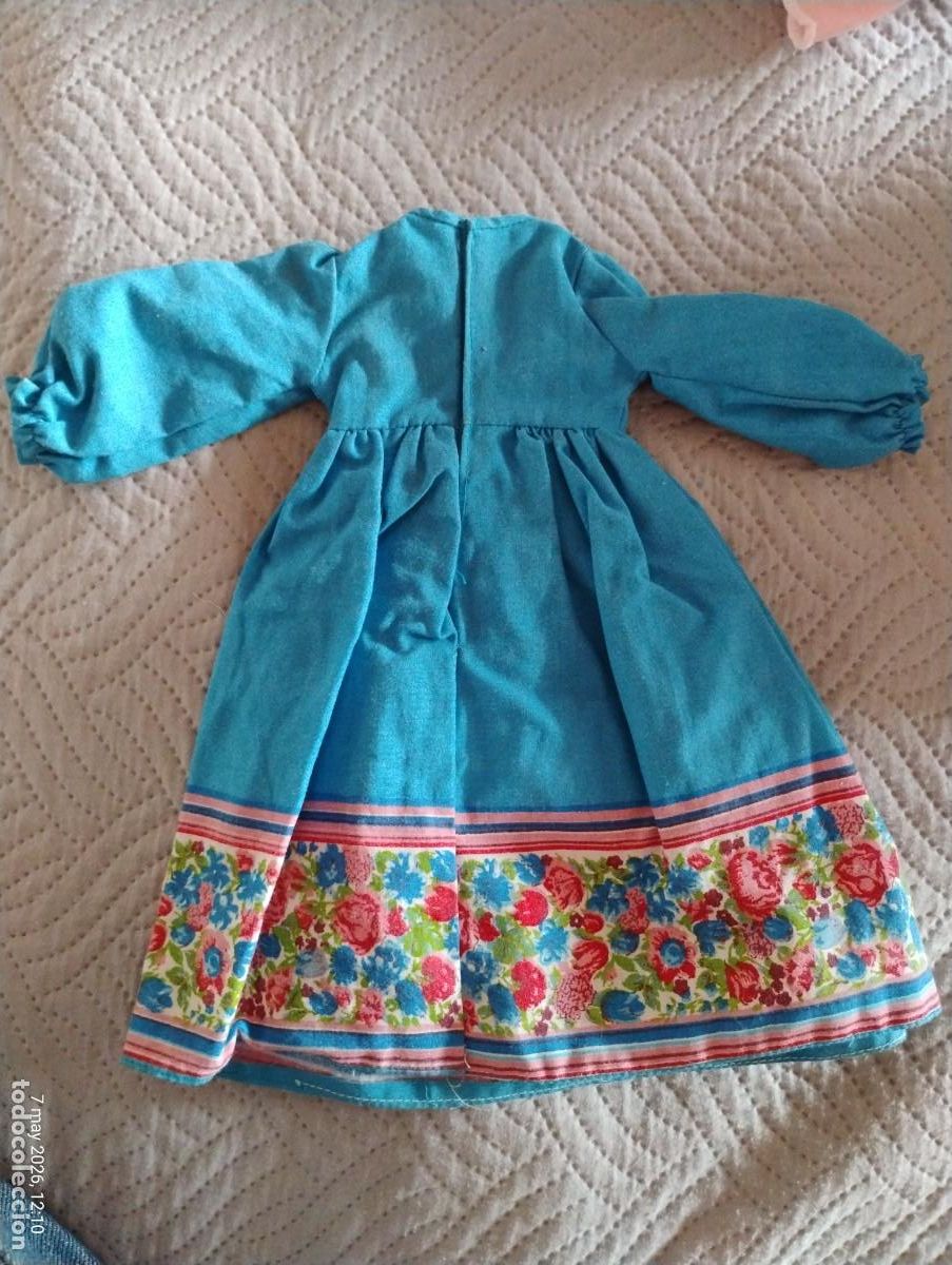 Mu&ntilde;ecas Nancy y Lucas: Nancy vestido azul con flores estampadas - Foto 2