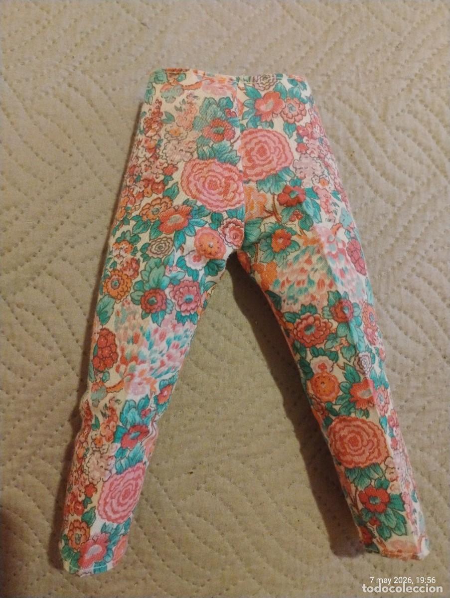 Mu&ntilde;ecas Nancy y Lucas: Nancy, pantal&oacute;n estampado floral. - Foto 1